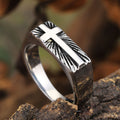 Bague Croix Religieuse Tendance : Acier Inoxydable avec Détails Éclatants