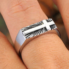 Bague Croix Religieuse Tendance : Acier Inoxydable avec Détails Éclatants
