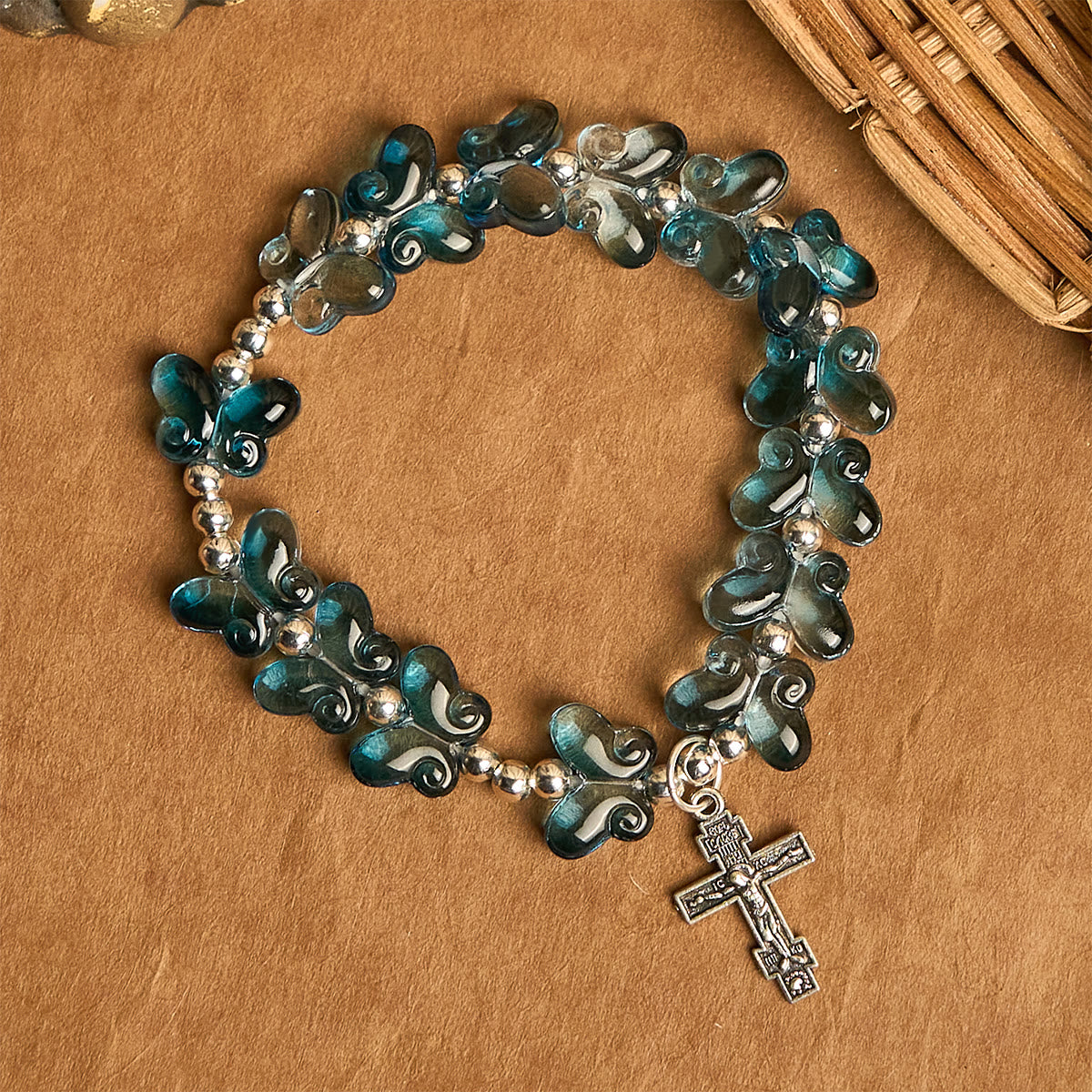 Bracelet Papillon Bleu Scintillant « Ailes de Dévotion »