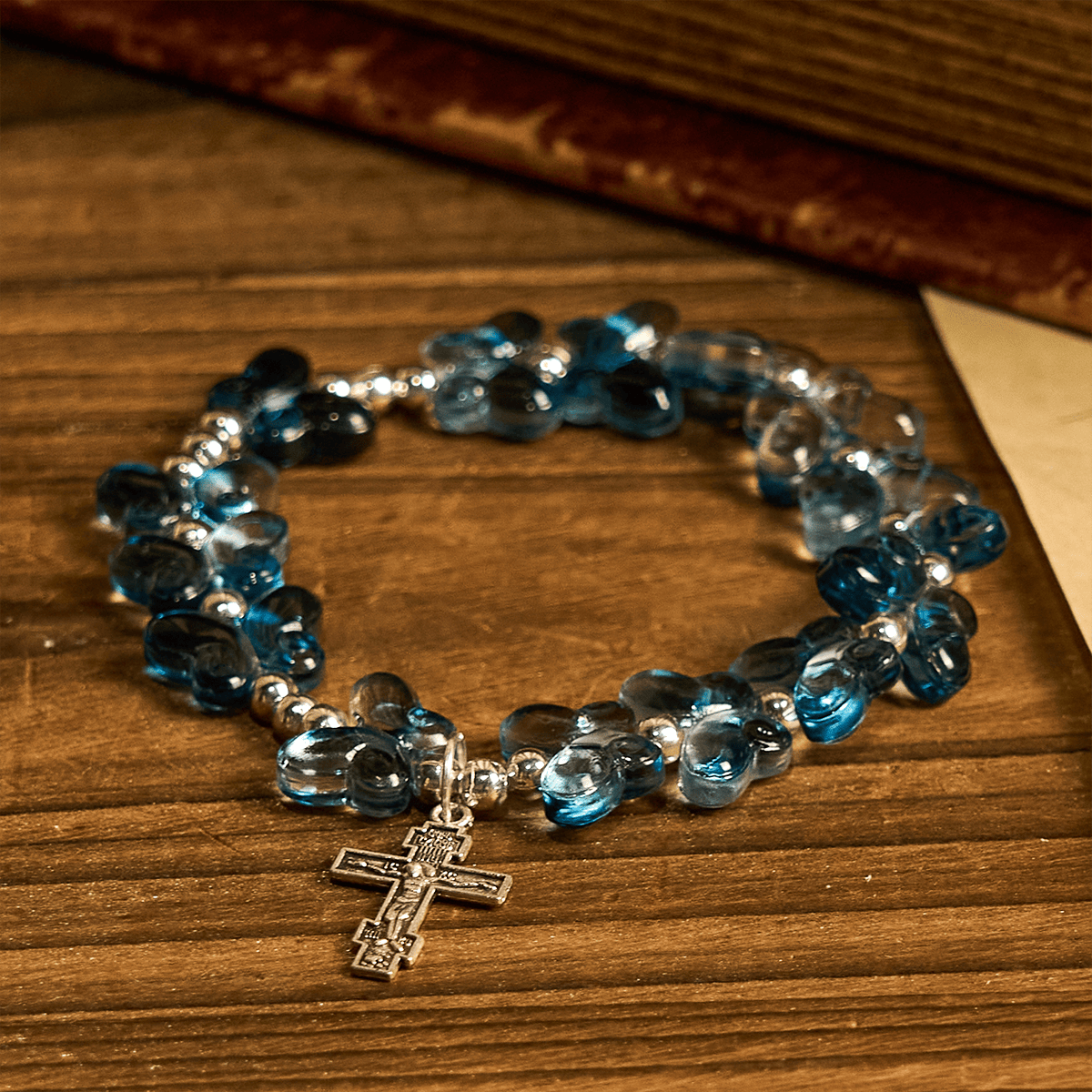 Bracelet Papillon Bleu Scintillant « Ailes de Dévotion »