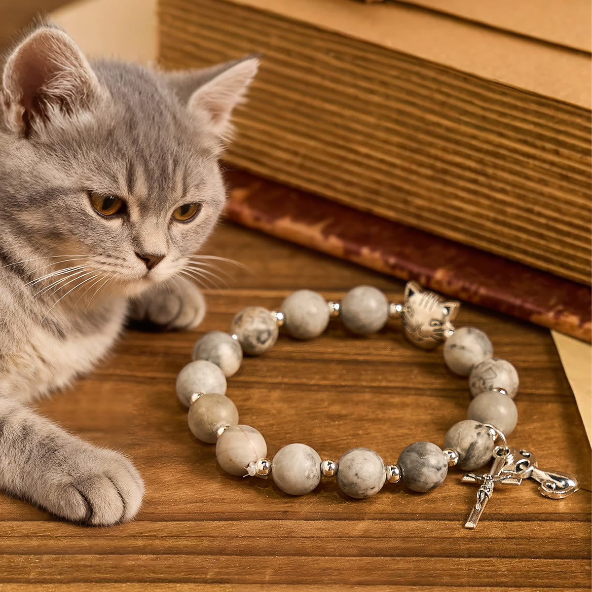 Bracelet Prière Chat Tigré Gris Clair Doux Gardien