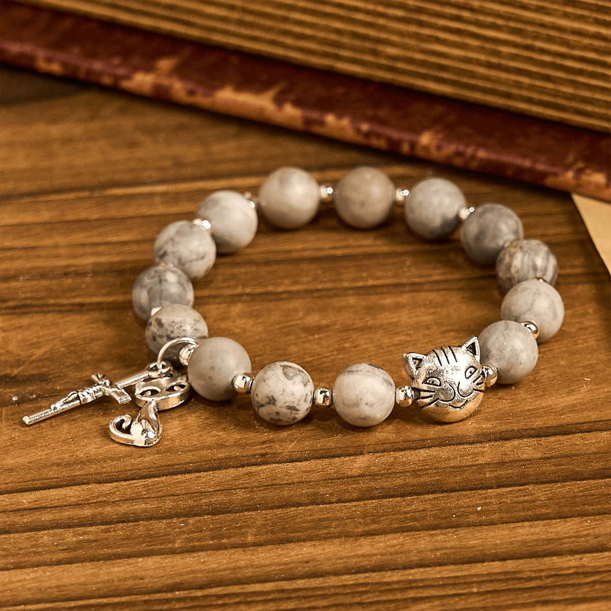 Bracelet Prière Chat Tigré Gris Clair Doux Gardien
