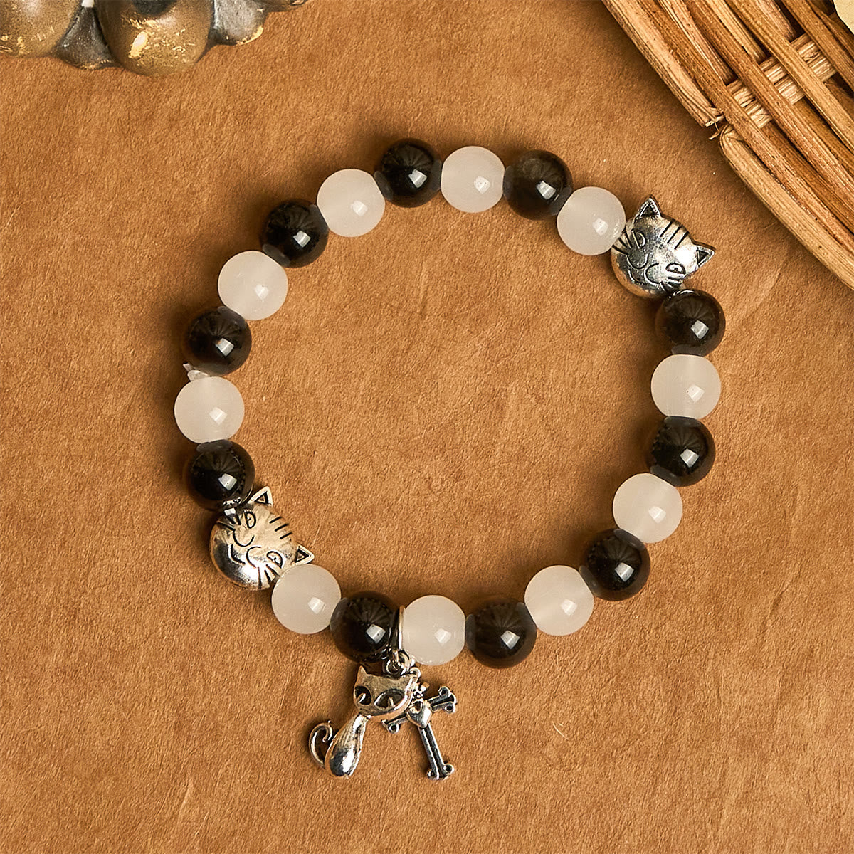 Bracelet chapelet animal Notre-Dame en perles avec chat-vache noir et blanc