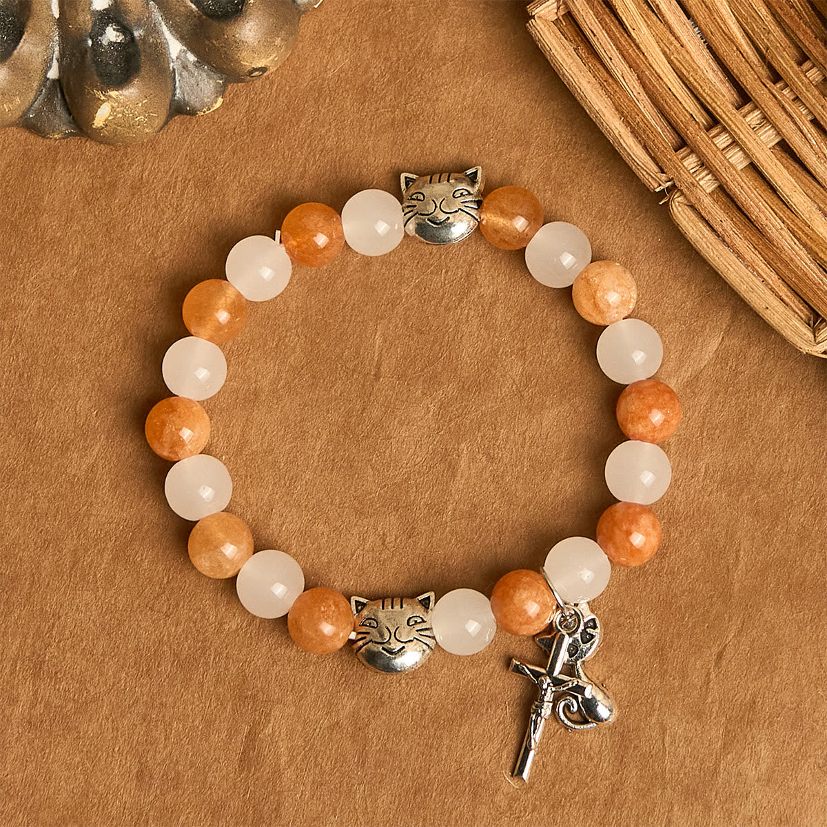 Bracelet animal chat tigré orange en quartz orange et blanc avec breloques en acier inoxydable tête de chat