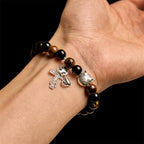 Fidèle chat tigré avec des perles marron-noir pour bracelet animalier de prière affectueux