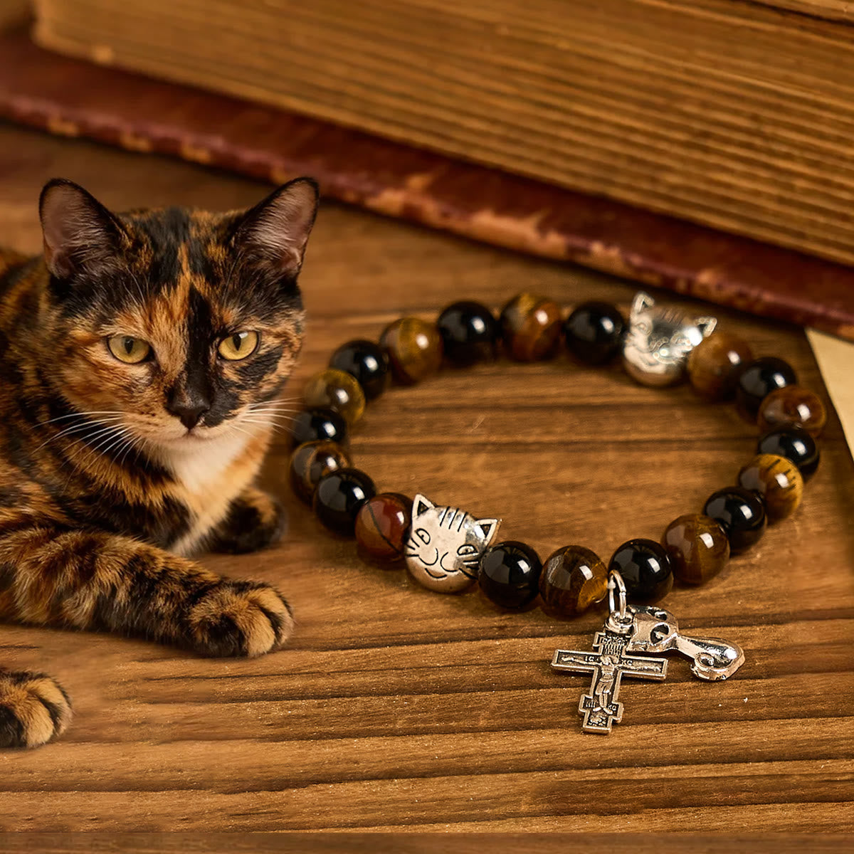 Fidèle chat tigré avec des perles marron-noir pour bracelet animalier de prière affectueux