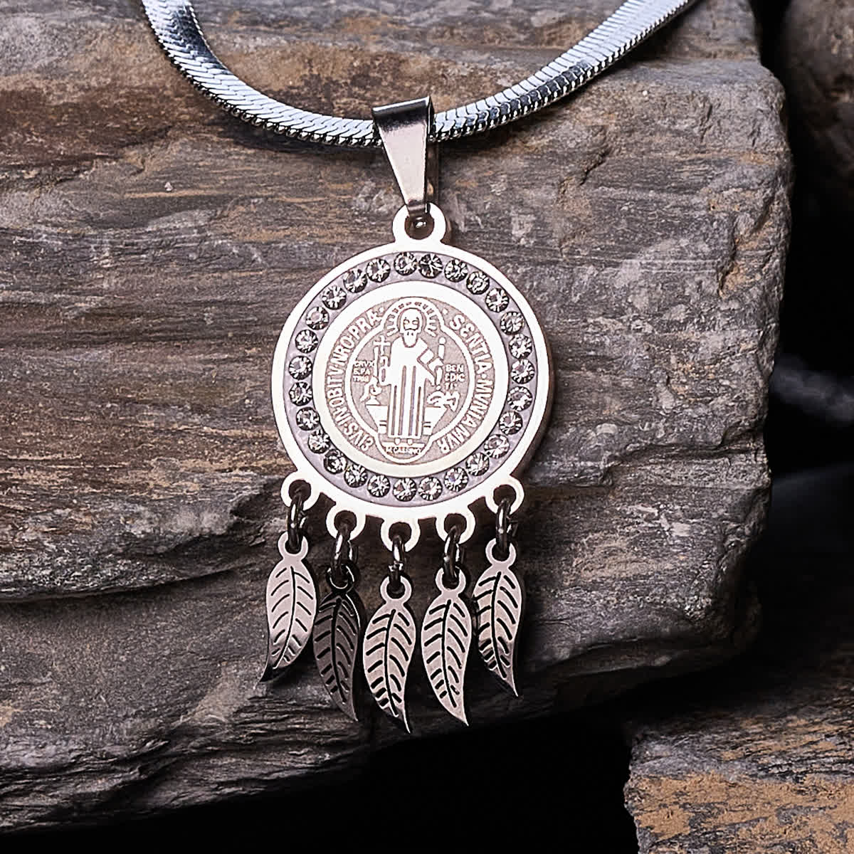 Collier pendentif icône sainte : Bijoux artistiques avec accents de zircon
