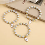 Élégant bracelet perlé en croix, blanc et doré : Une pure grâce au quotidien