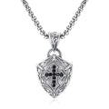 Bouclier orné - Collier Crucifix en forme avec incrustations de zircons noirs