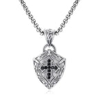 Bouclier orné - Collier Crucifix en forme avec incrustations de zircons noirs