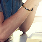 Pulsera con Cruz de Ojo de Tigre, Ónix Negro y Circonitas - Acero Inoxidable Acentuado