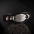 Bracelet en cuir tressé noir avec inscription JESUS IS LORD