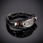 Bracelet en cuir tressé noir avec inscription JESUS IS LORD