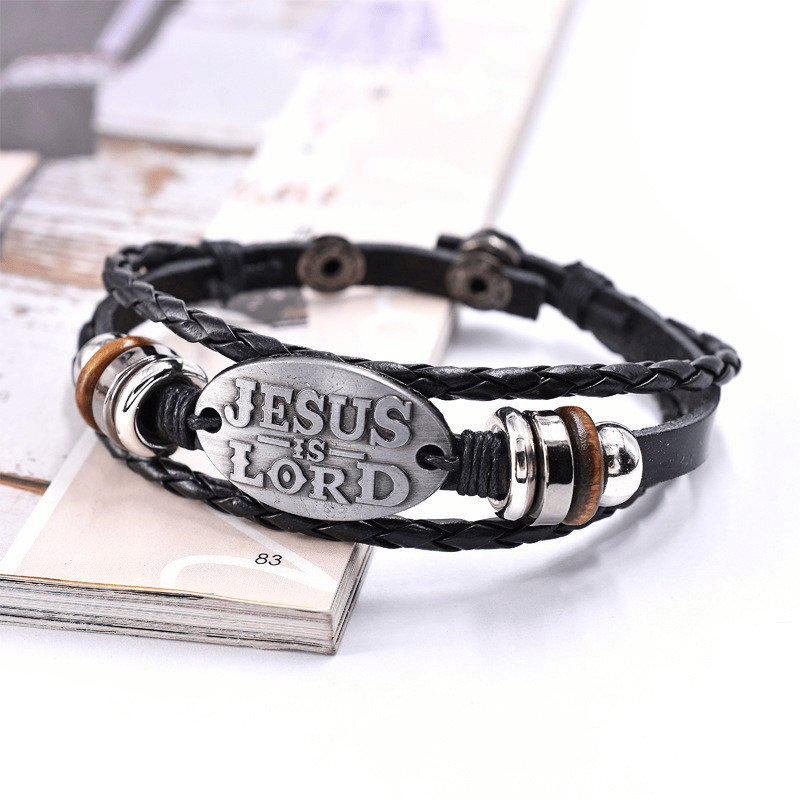 Bracelet en cuir tressé noir avec inscription JESUS IS LORD