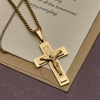 Collar con colgante de crucifijo clásico de Jesús: artesanía de metal multitono