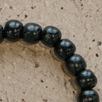 Pulsera de oración de madera negra hecha a mano con escudos dobles de la Cruz de Jerusalén