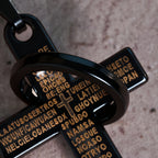 Collier pendentif Croix avec Anneaux Entrelacés et Prière du Seigneur : Style Audacieux, Signification Sacrée