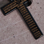 Collier pendentif Croix avec Anneaux Entrelacés et Prière du Seigneur : Style Audacieux, Signification Sacrée