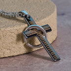 Collier pendentif Croix avec Anneaux Entrelacés et Prière du Seigneur : Style Audacieux, Signification Sacrée