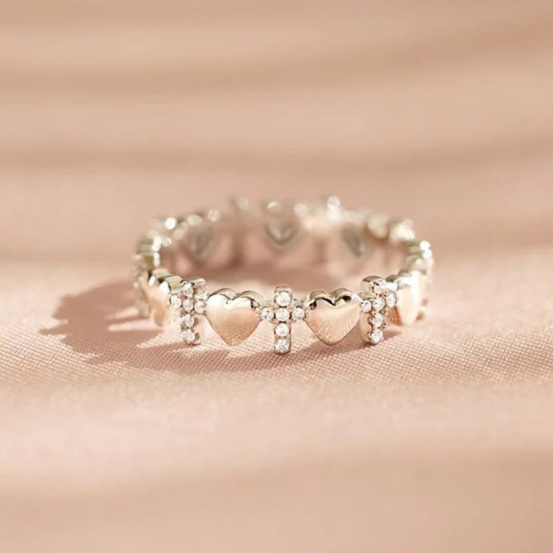 Anillo Corazón y Circonita Fe: Elegancia Minimalista con Significado Espiritual