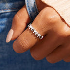 Anillo Corazón y Circonita Fe: Elegancia Minimalista con Significado Espiritual