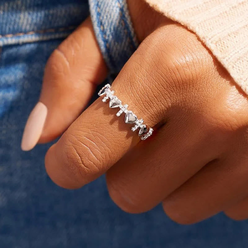 Anillo Corazón y Circonita Fe: Elegancia Minimalista con Significado Espiritual