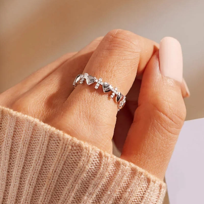 Anillo Corazón y Circonita Fe: Elegancia Minimalista con Significado Espiritual