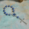 Royal Blue-Tone Stone Beads One Decade Rosary, Bracelet: La Grâce guidée par la main de Marie