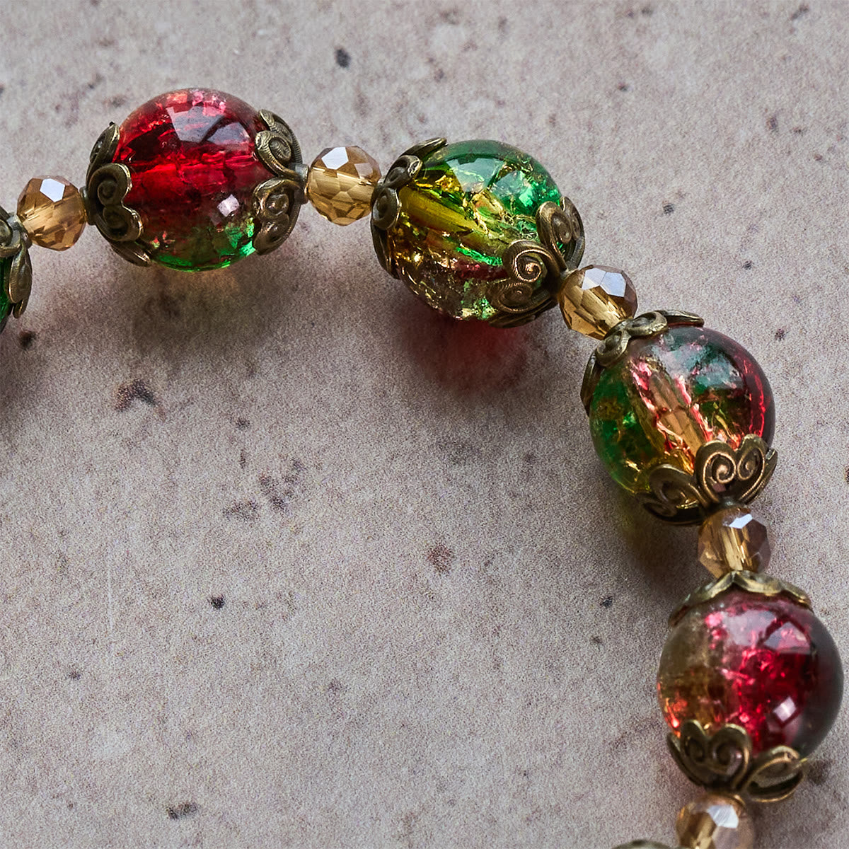 Bracelet en perles de verre rouge, vert et or "Christmas Glory": La foi qui brille