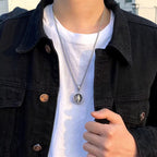 Collier Écriture Croix Rotative : Un compagnon de foi constant pour ceux qui le portent