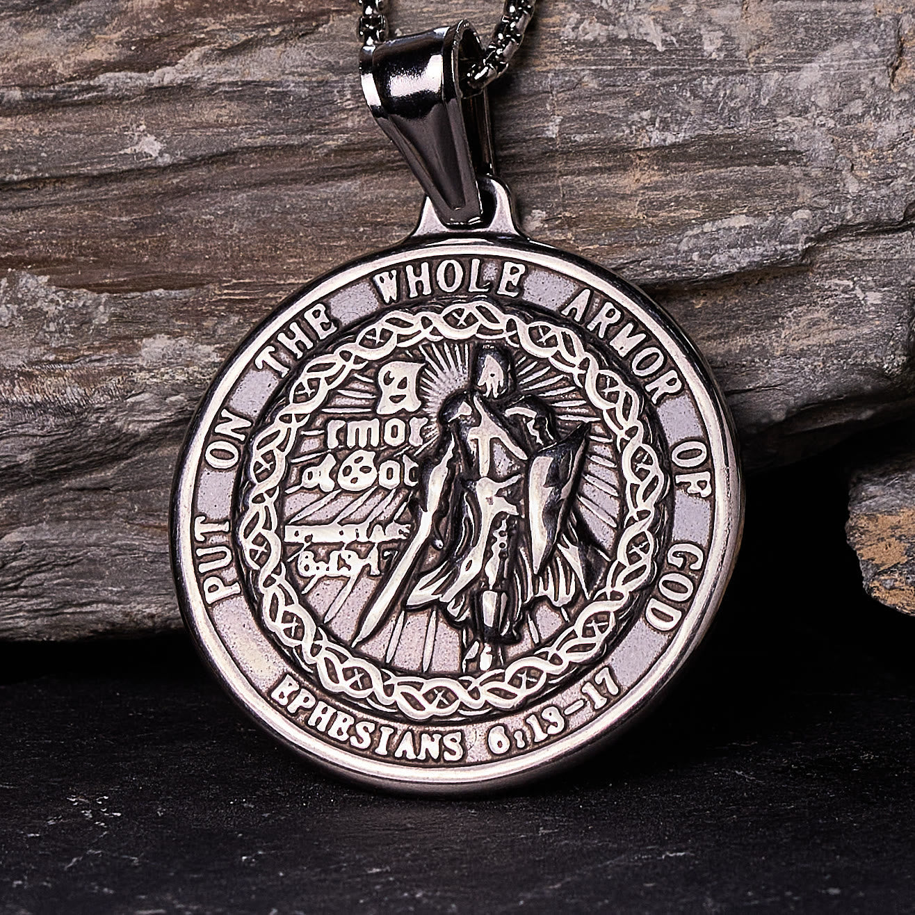 Collar con colgante Armadura de Dios: Protección espiritual y devoción eterna