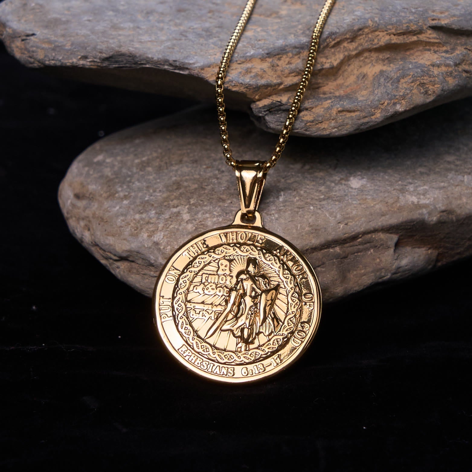 Collar con colgante Armadura de Dios: Protección espiritual y devoción eterna