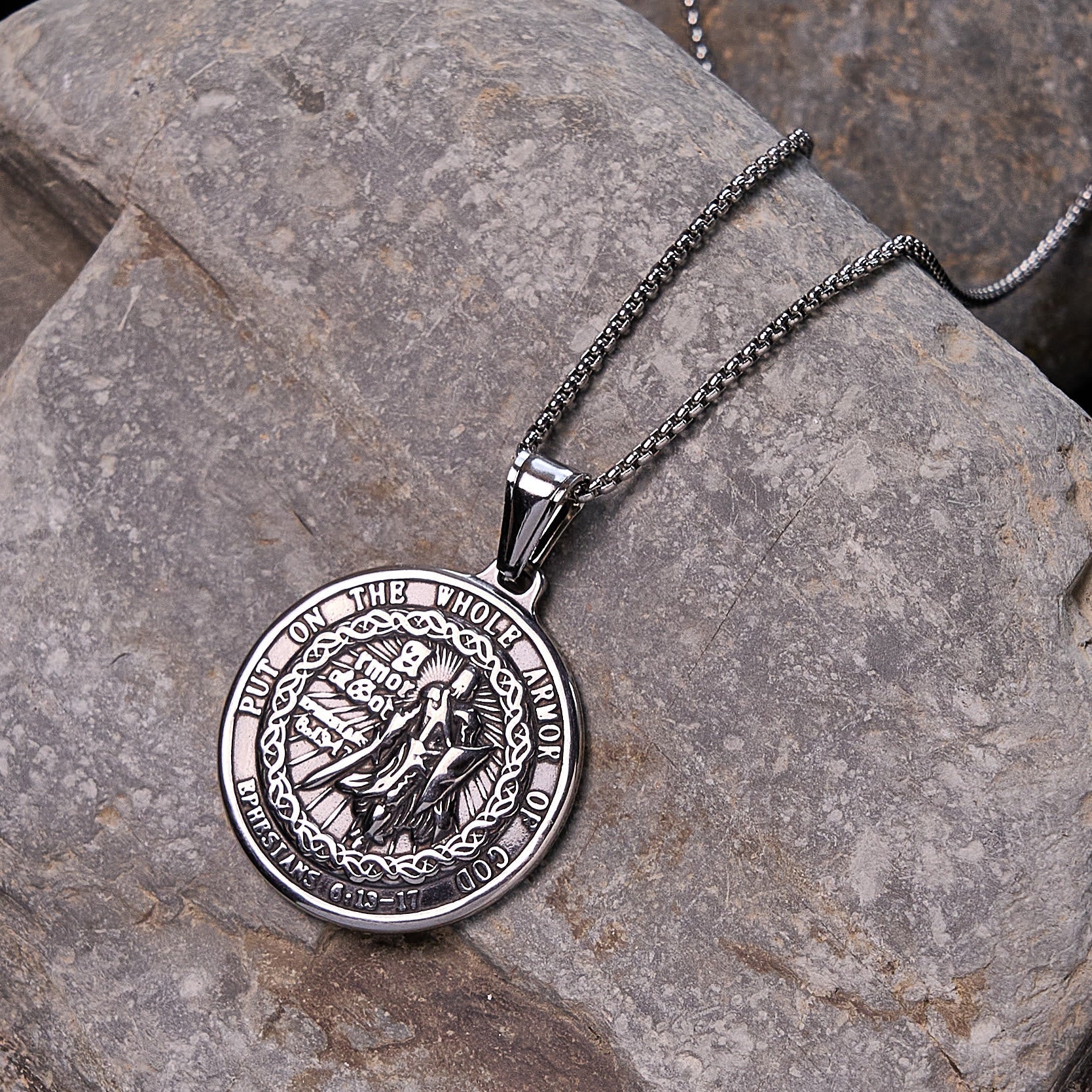 Collar con colgante Armadura de Dios: Protección espiritual y devoción eterna