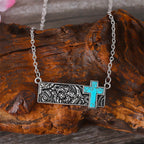 Collar Colgante con Barra Cruzada Turquesa: Fe Occidental y Devoción Artística