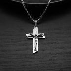 Collier Ornement Crucifix : Symbole Spirituel & Élégance Artisanale
