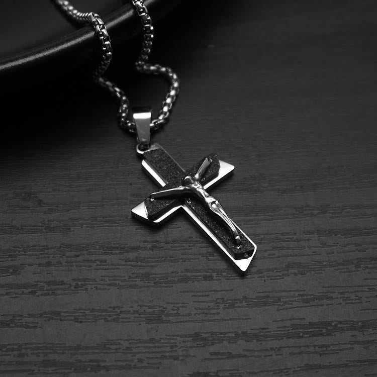 Collier Ornement Crucifix : Symbole Spirituel & Élégance Artisanale