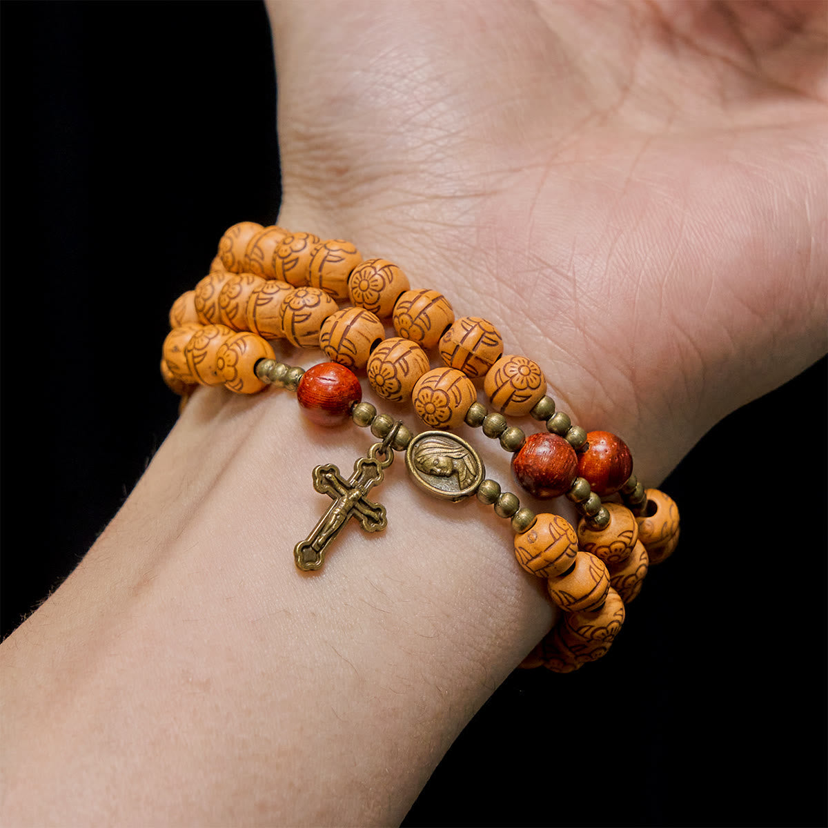 Bracelet chapelet perles fleur de pêcher : Dévotion et grâce terrestre