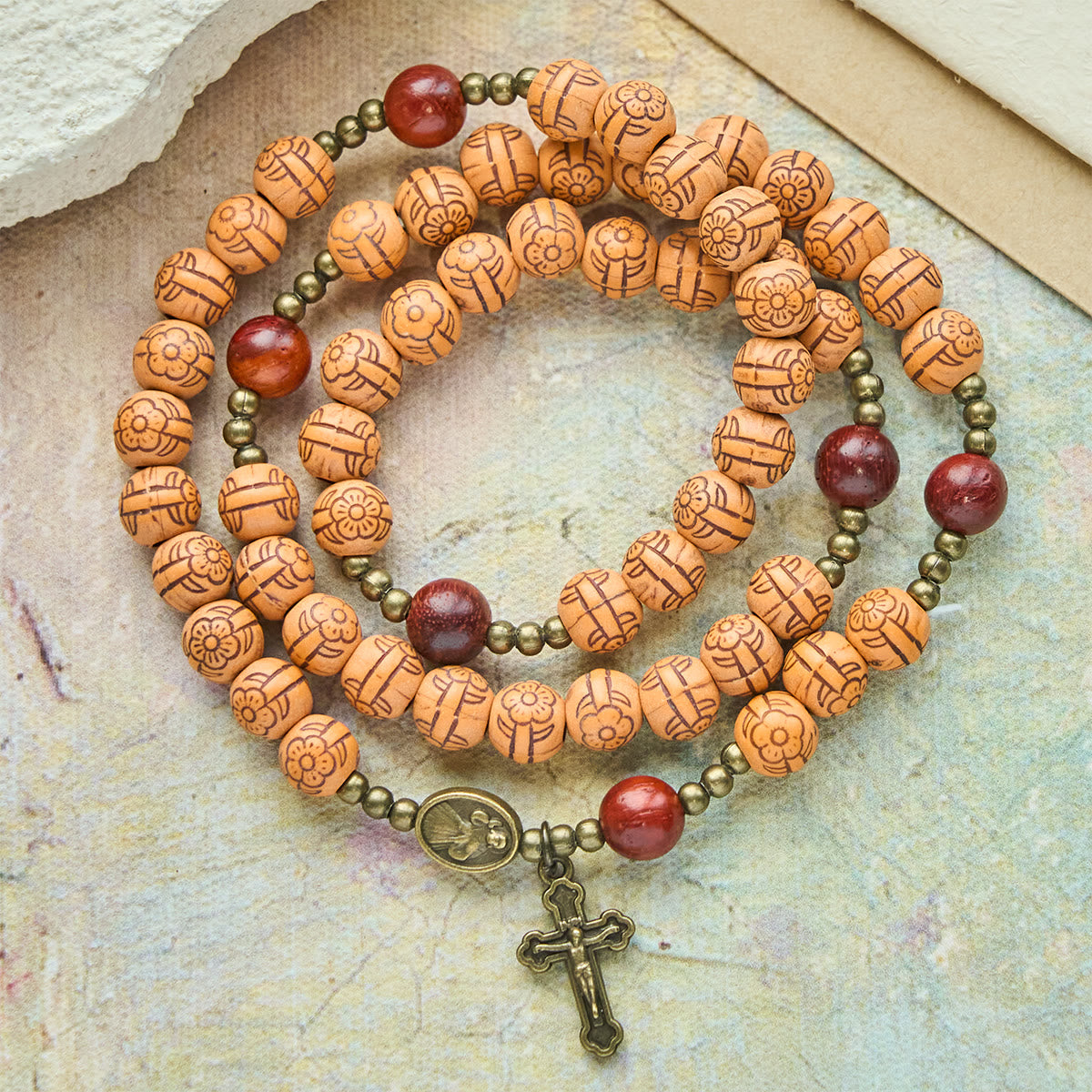Bracelet chapelet perles fleur de pêcher : Dévotion et grâce terrestre