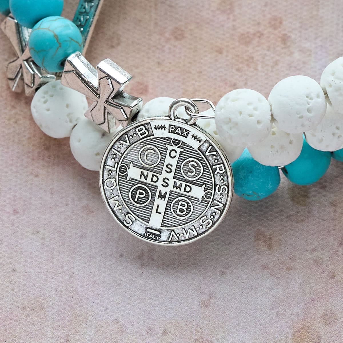 Bracelet chapelet gypse et turquoise : Dévotion et calme céleste