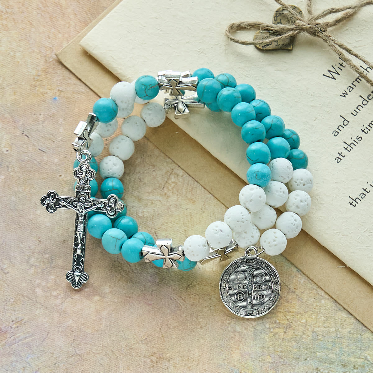 Bracelet chapelet gypse et turquoise : Dévotion et calme céleste