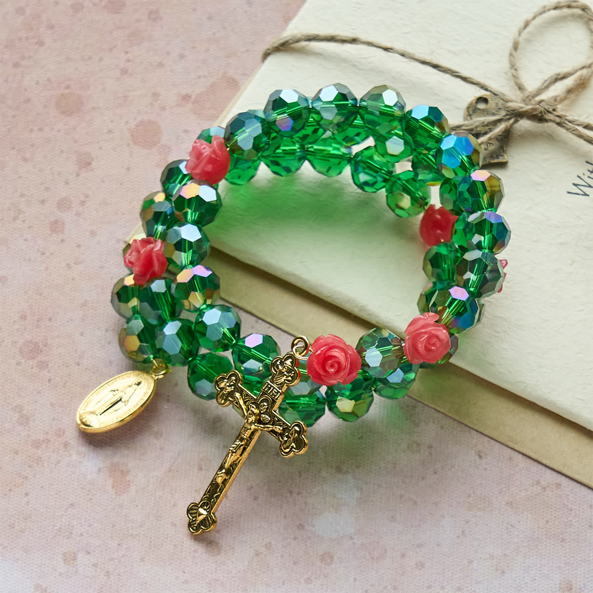 Bracelet Chapelet Rose & Cristal Vert : Dévotion & Grâce Florale