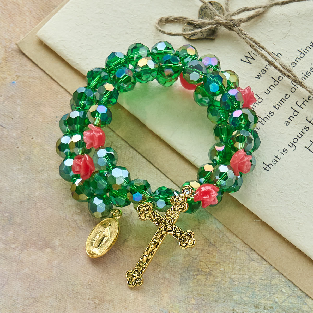 Bracelet Chapelet Rose & Cristal Vert : Dévotion & Grâce Florale