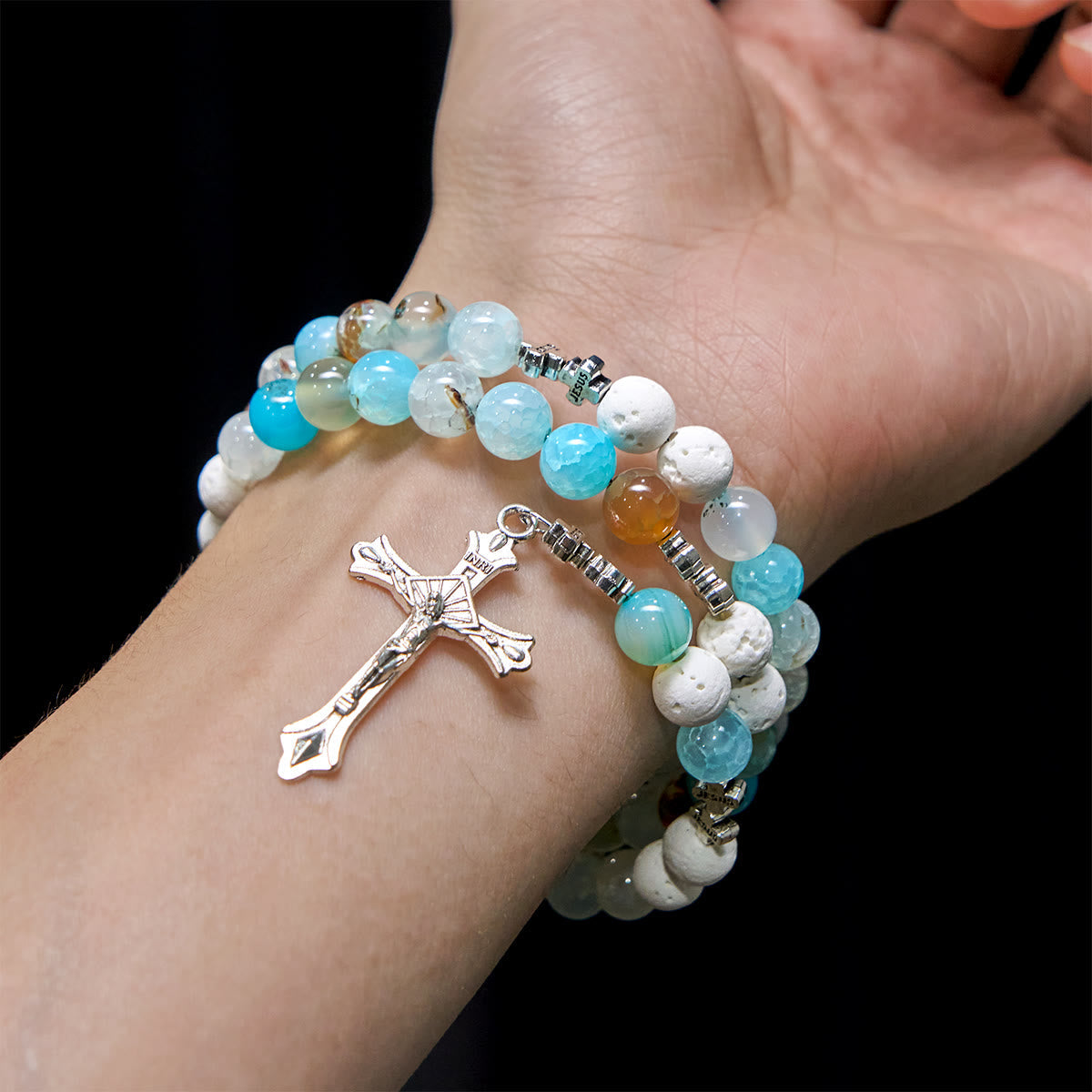 Chapelet bracelet en gypse et agate veine bleue : dévotion et sérénité céleste