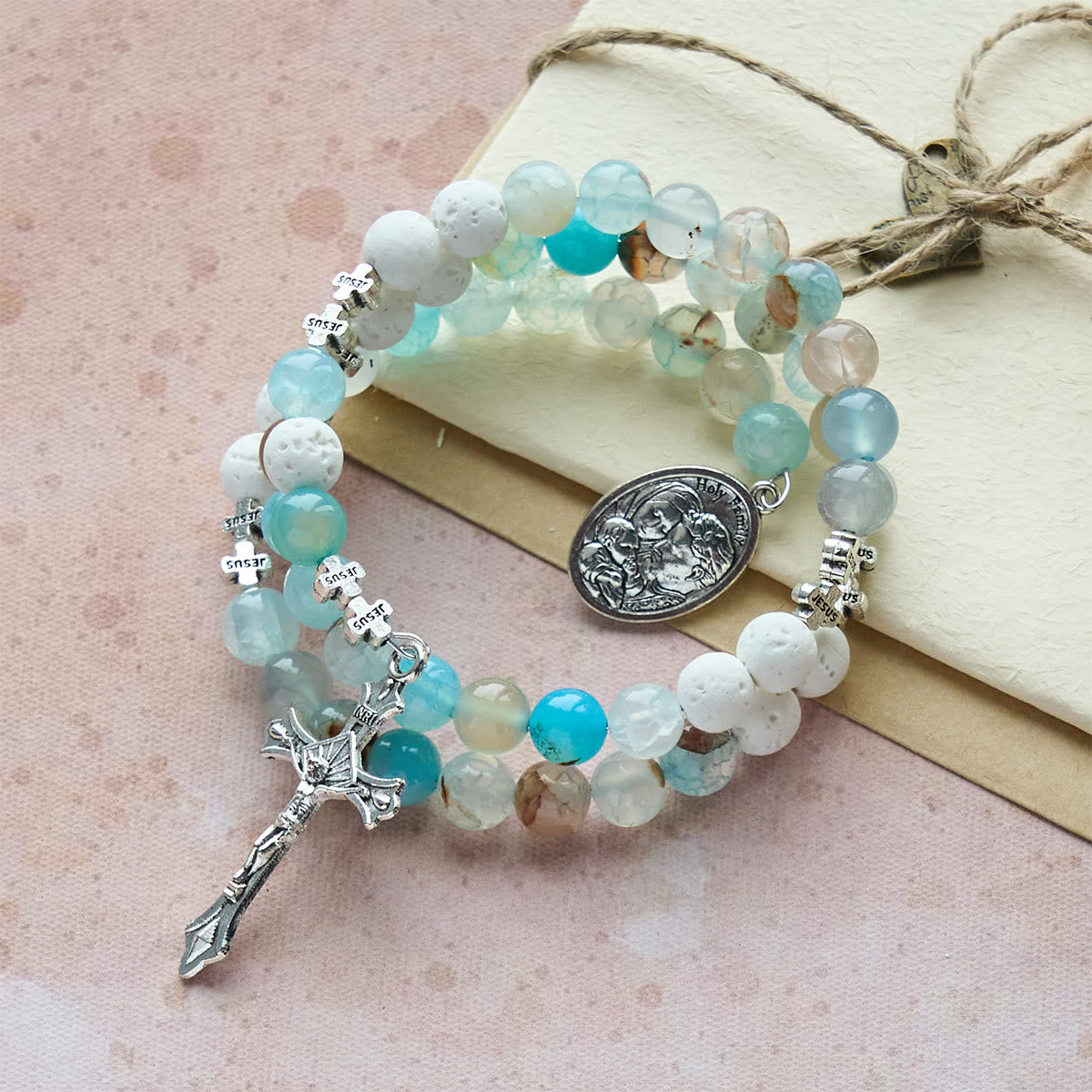 Chapelet bracelet en gypse et agate veine bleue : dévotion et sérénité céleste