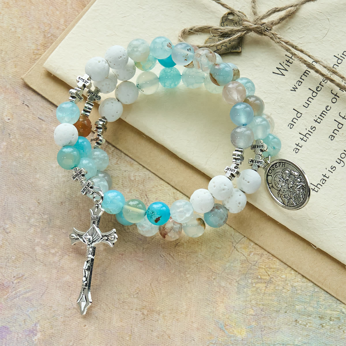 Chapelet bracelet en gypse et agate veine bleue : dévotion et sérénité céleste