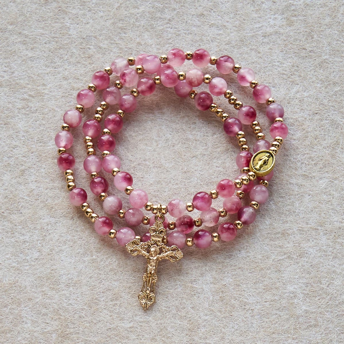 Pulsera de Rosario de Cuentas de Ágata Roja Rosa: Devoción y Elegancia Celestial
