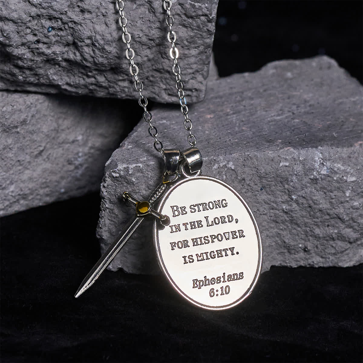 Pendentif collier épée bicolore et bouclier ovale St Michel