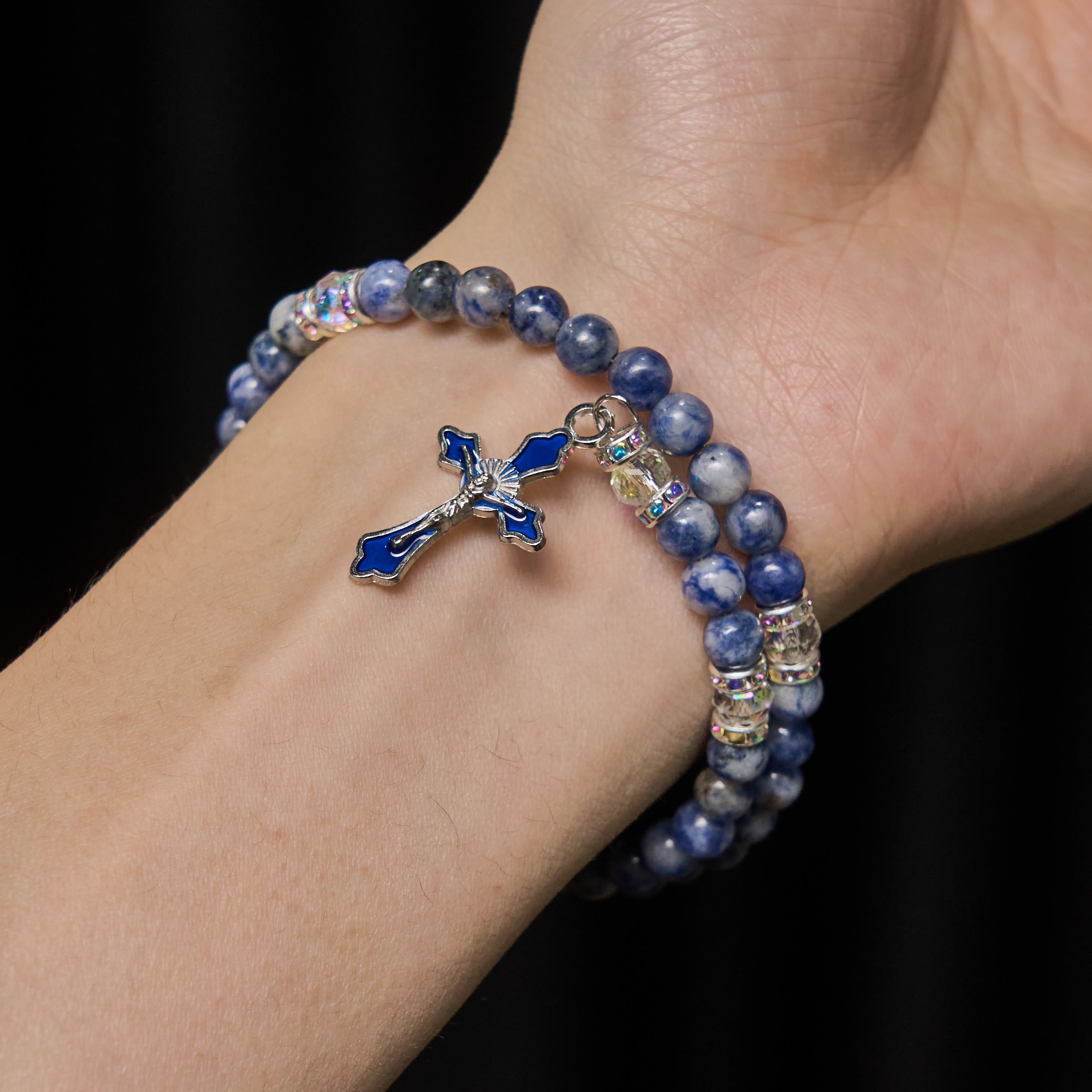 Bracelet Chapelet en Fil à Mémoire avec Pierre Bleue et Sainte Famille