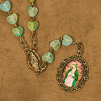Chapelet et bracelet Cœur vert et papillon : Dévotion et spiritualité artistique