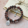 Chapelet bracelet en fil à mémoire de forme obsidienne acajou naturelle avec Jésus